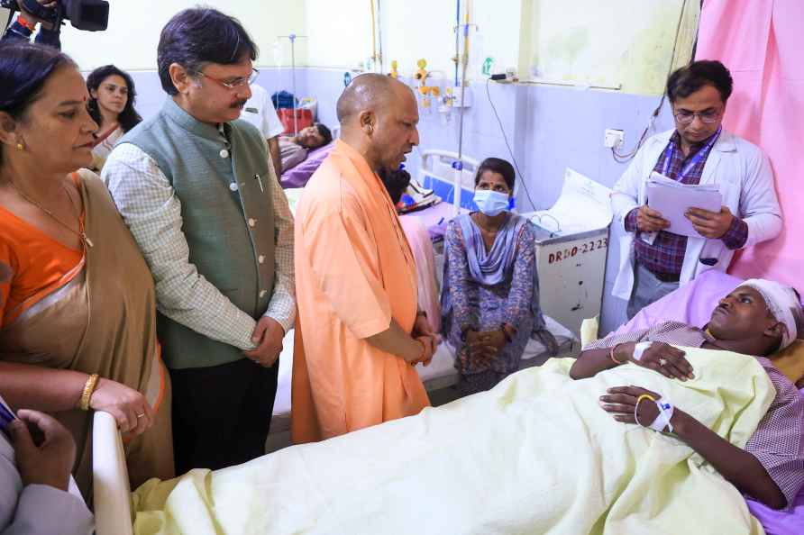 Yogi Adityanath meets building collapse victims