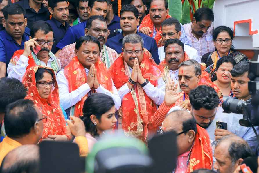 Dharmendra Pradhan, Mohan Majhi at Samaleswari Temple