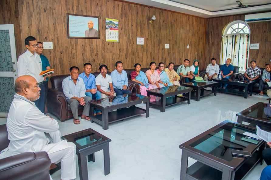 Manipur CM meets JAC representatives