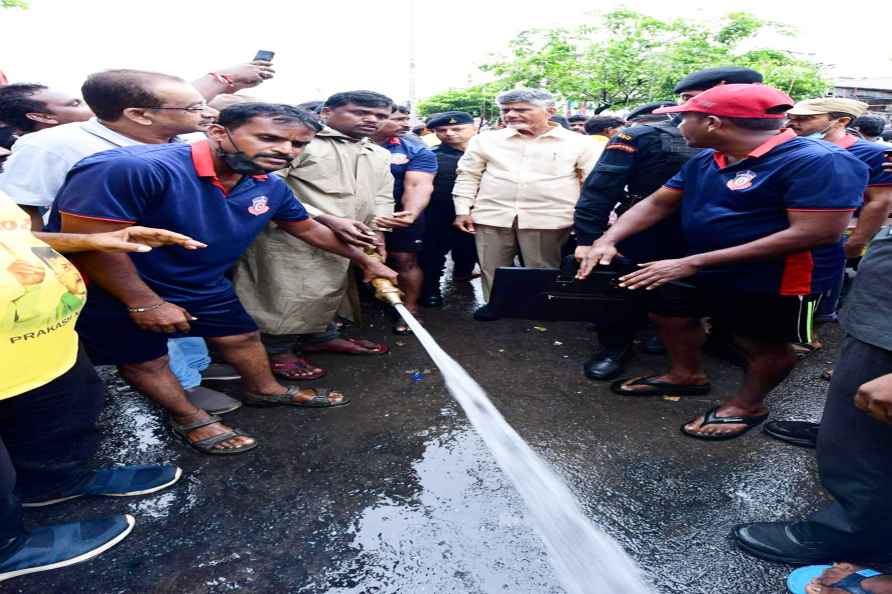 Chandrababu Naidu inspects flood affected areas in Vijayawada