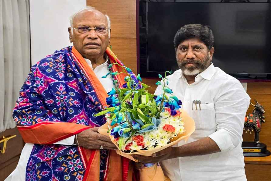 Mallikarjun Kharge meets Bhatti Vikramarka Mallu