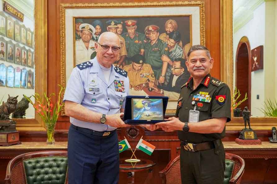 Upendra Dwivedi meets Commander of Brazilian Air Force