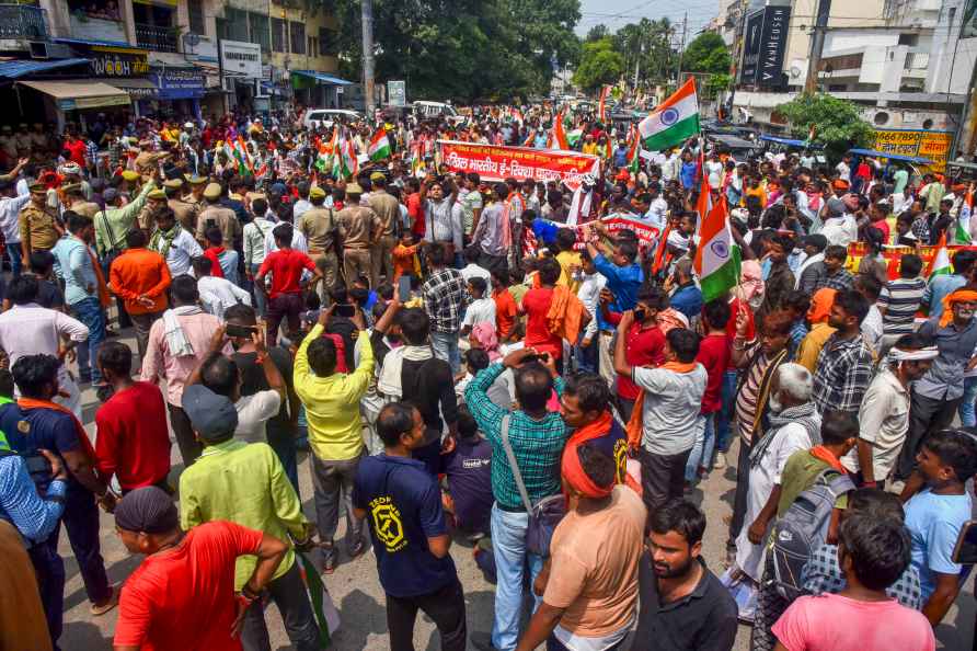 E-rickshaw drivers protest in Varanasi