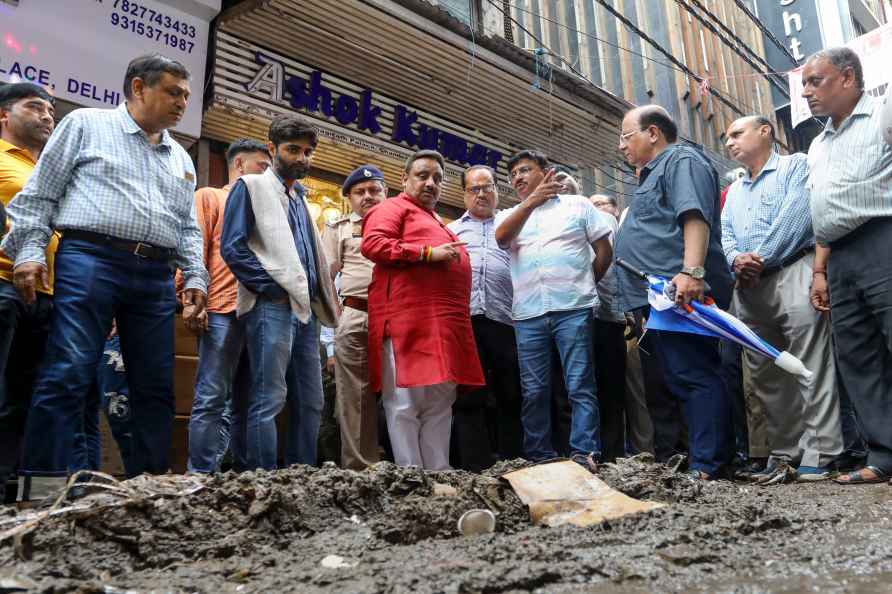 Praveen Khandelwal inspects Chandni Chowk area