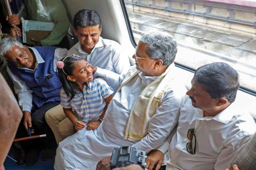 Siddaramaiah travels by Metro train