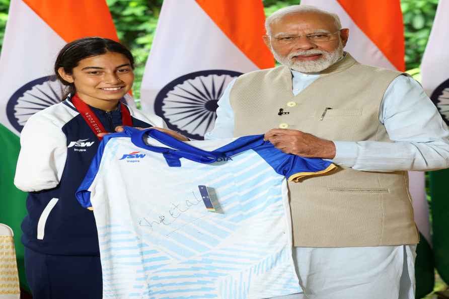 PM meets paralympics medal winner