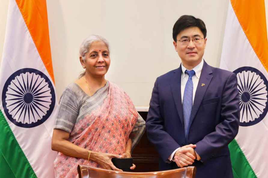 Nirmala Sitharaman, Mung Chiang meet