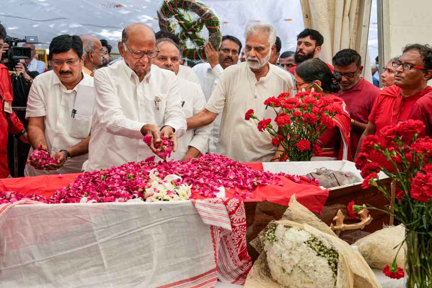 Sharad Pawar pays respects to Sitaram Yechury