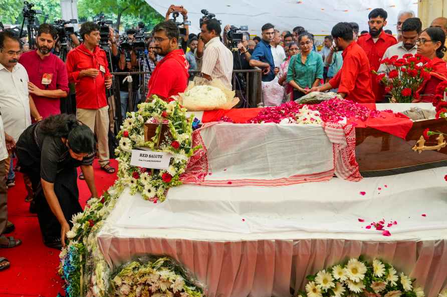 Kanimozhi pays respects to Sitaram Yechury