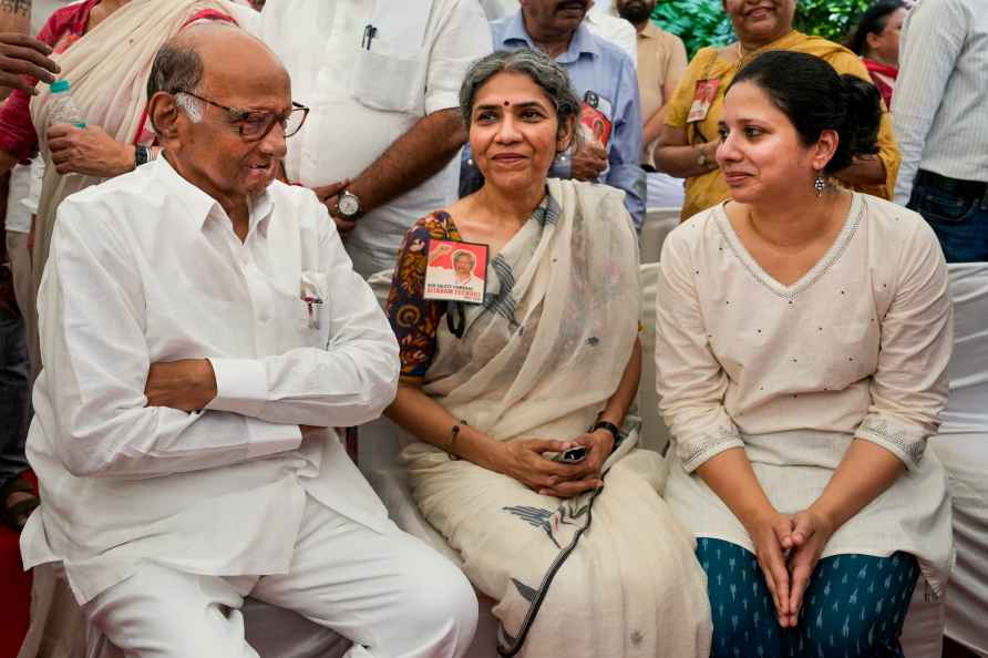 Sharad Pawar at CPI(M) HQ