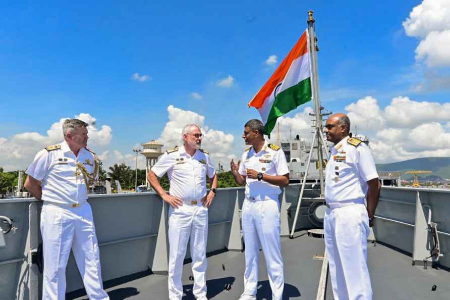 Australian Naval Commander visits INS Satpura