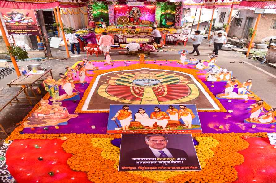 Tribute to Tata during Navratri festival