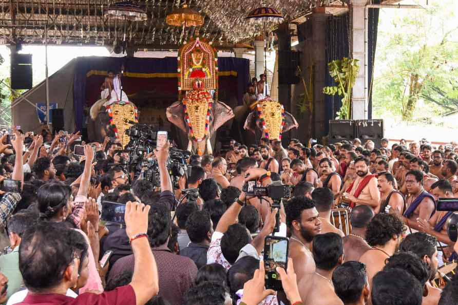 Pavizhamallithara Melam at Chottanikkara Bhagavathy temple