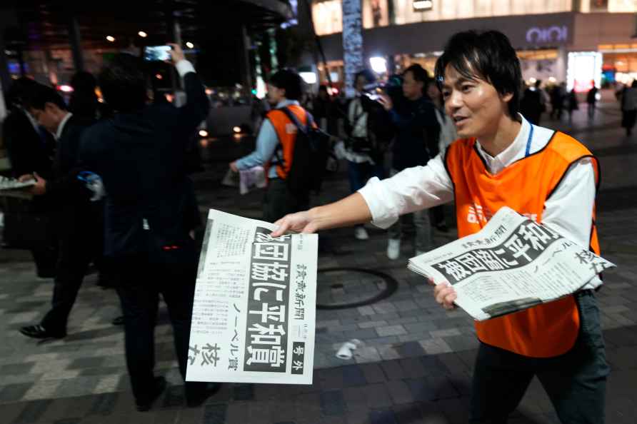 Newspaper hands out copies of an extra version to passersby