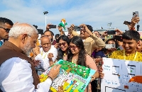 PM Modi receives grand welcome from Indian community on arrival in US