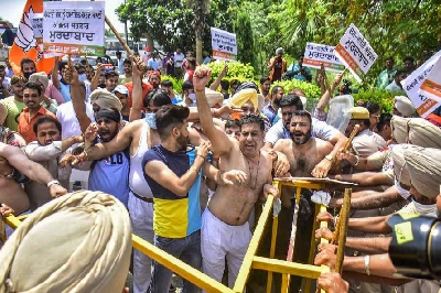 PM Modi's bust, roadside temple in Pune vanish within 72 hours!