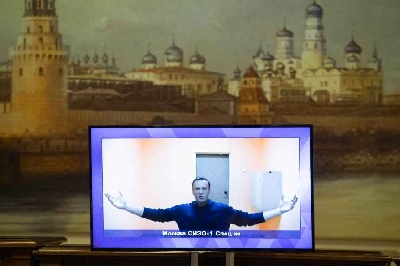 Netflix will be required to stream 20 state TV channels in Russia