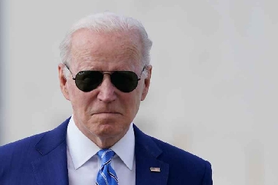 Biden forgets how to pronounce Kamala Harris' name!