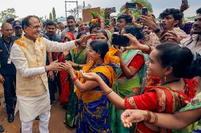 As BJP races towards landslide win in MP, Shivraj Chouhan flashes victory sign