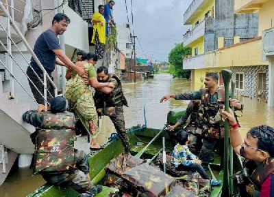 Vadodara flood: 5000 evacuated as Vishwamitri River flows 12ft above danger mark