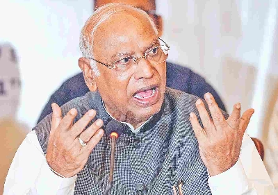 Kharge promises 5 guarantees for J&K if NC-Cong alliance wins